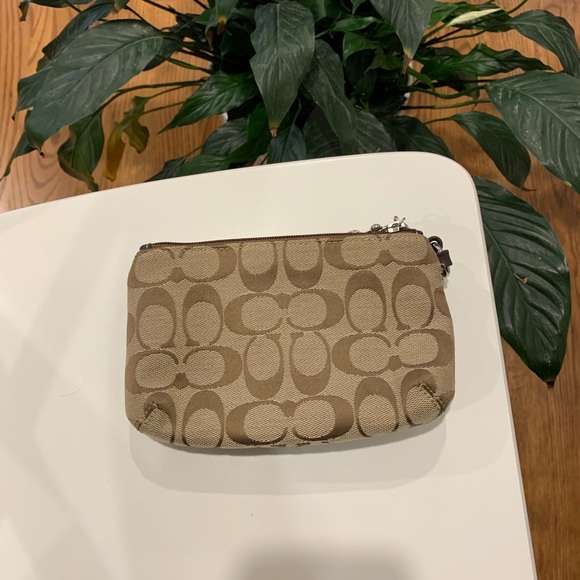Coach wristlet - Picture 3 of 6